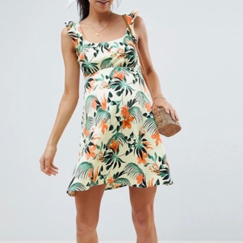 Adorable maternity dress perfect for any trimester